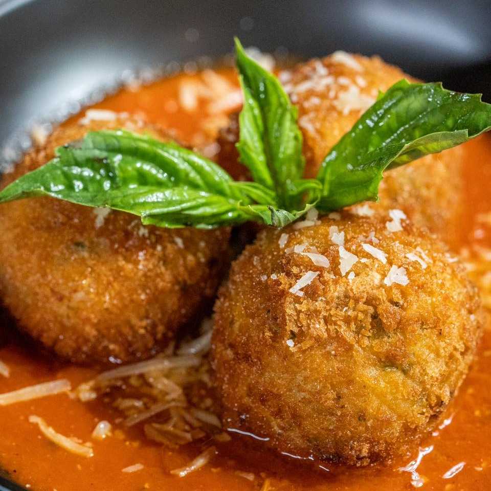 DeLuca's Chophouse