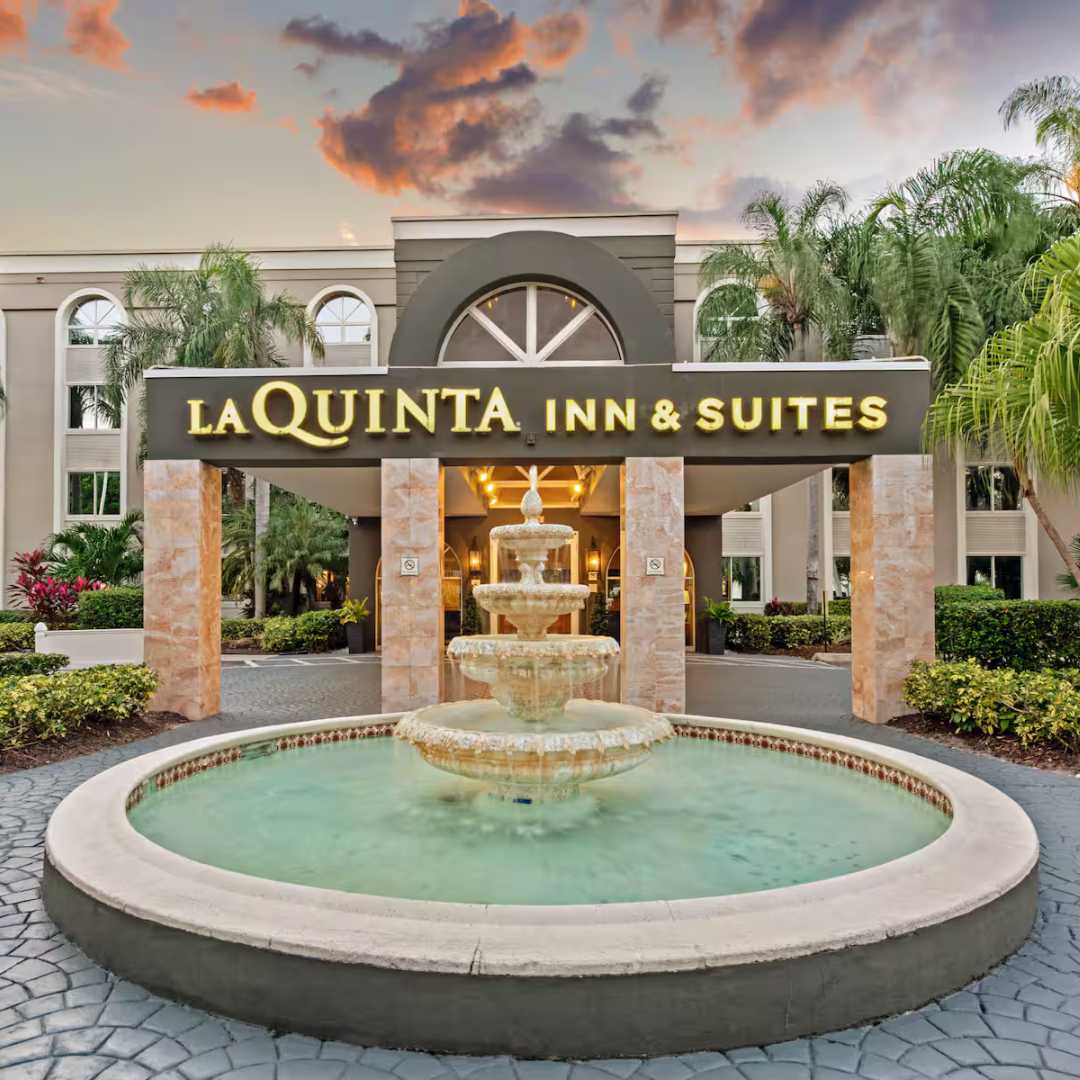 La Quinta Inn & Suites by Wyndham