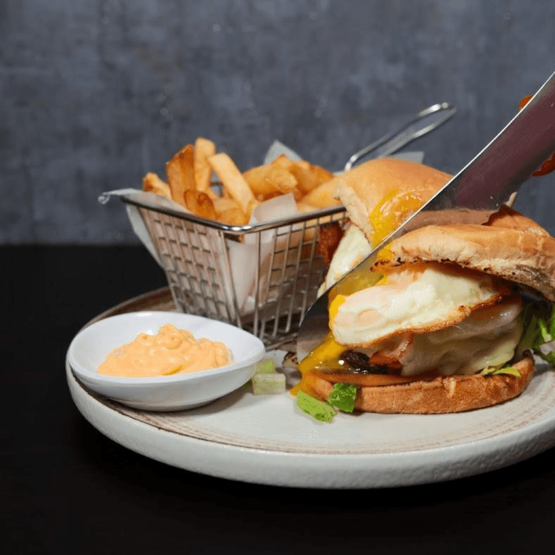 ORIS Restaurant & Lounge